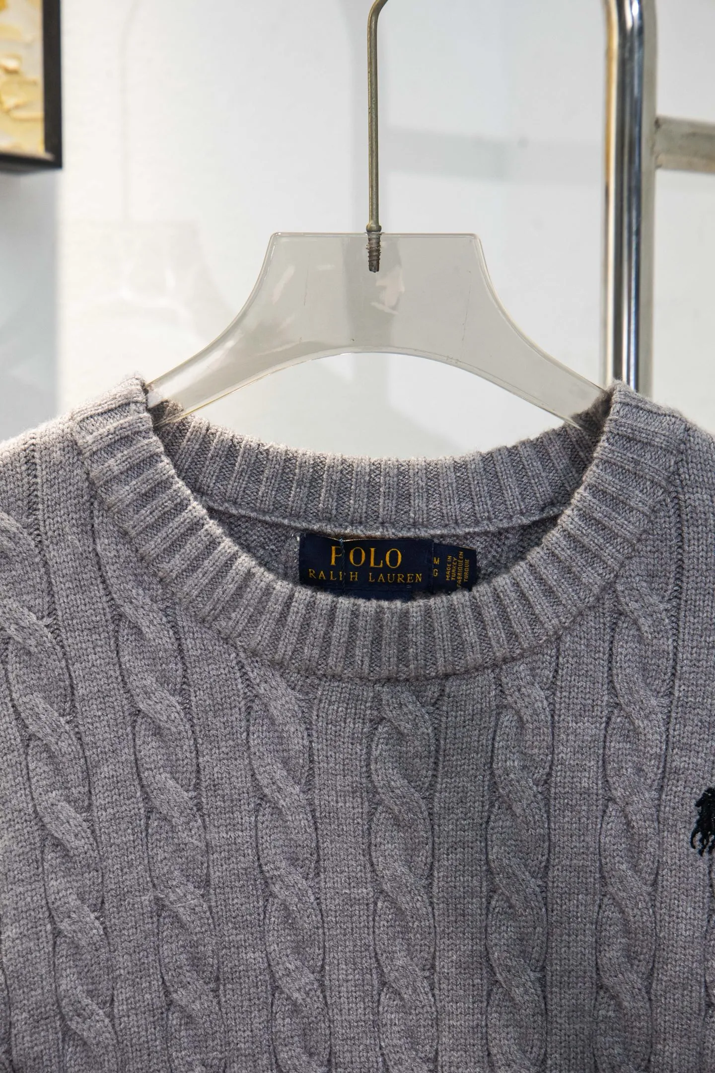P210 model number: Y195 Ralph Lauren men's round neck sweater men's hemp flower original collar sweater. The version is really good-looking. It can be worn alone or as a jacket to be worn inside or outside. The upper body shows personal fashion charm. Four colors are available. The same style for men and women. A must-see item for new summer products. Tag, hanging grain, washed, packaging bag, full set of accessories. Very good appearance, super exquisite workmanship. Size: S-XL